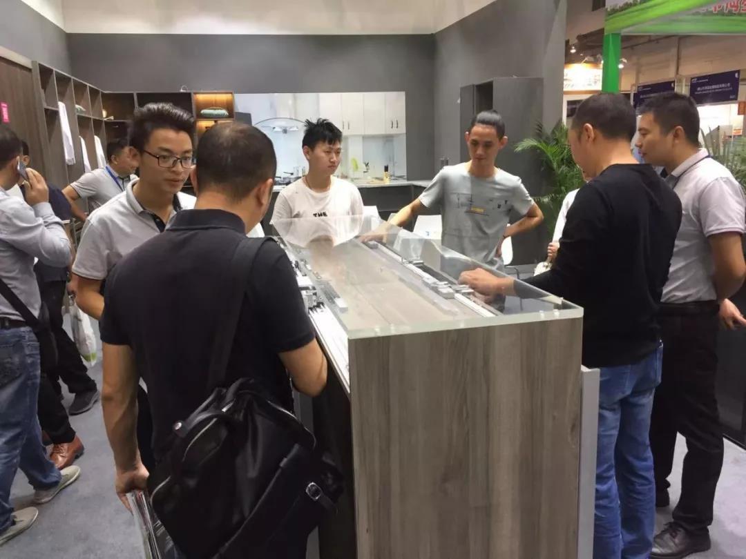 图特亮相2019东莞家具机械及材料展配图3