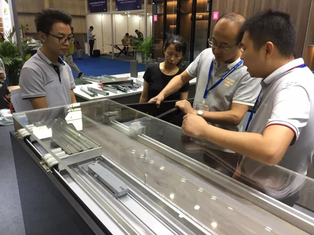 图特亮相2019东莞家具机械及材料展配图6