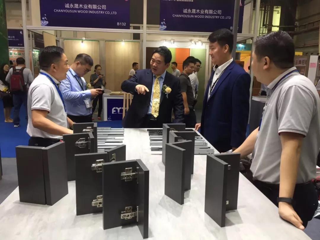 图特亮相2019东莞家具机械及材料展配图7