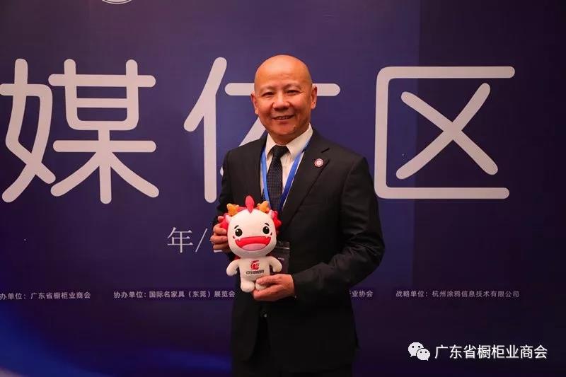 广东省橱柜业商会常务副会长沈奕荣：推动多平封面图